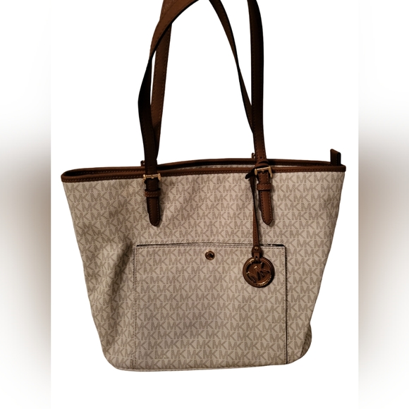 Michael Kors Creme & Tan Purse with lots of pockets and storage - Picture 5 of 6